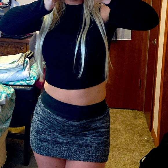 Sexy Black Crop Cold Shoulder Knit - Picture 5 of 8